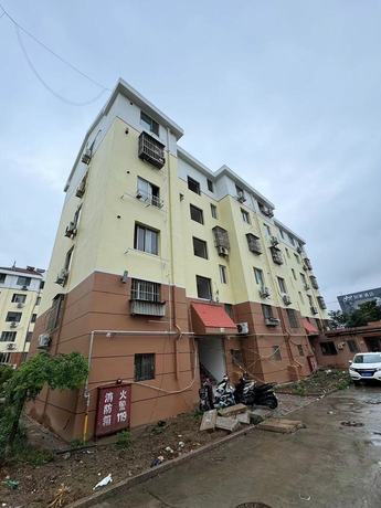 青岛市黄岛区长江中路139号2单元502室