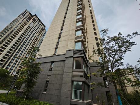 山东省青岛市胶州市经济技术开发区湘江路2号荣盛·锦绣外滩（观海阁）45号楼1单元1803