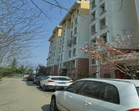 山东省青岛市胶南市金晖路9号16栋3单元402室 可贷款此标的物可提供贷款，具体请查看详情中的银行信息