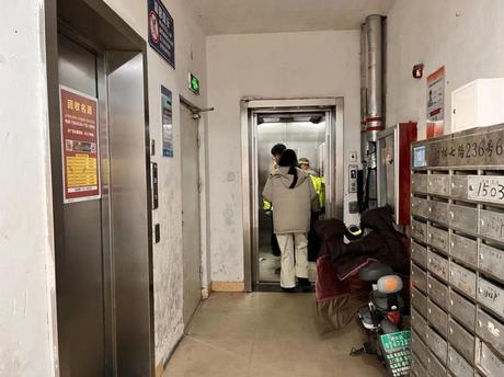 山东省青岛市崂山区劲松七路236号69号楼2单元205号
